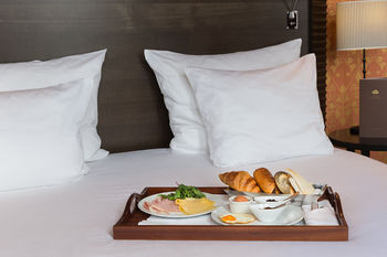 Room Service - Dining